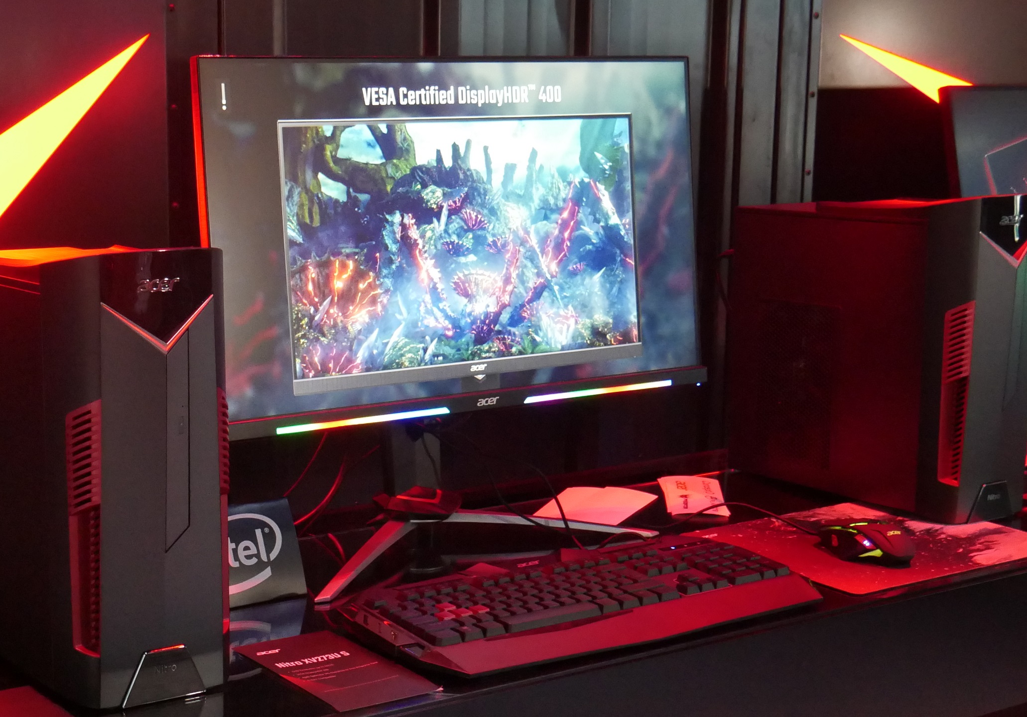 Средне игровое. Acer Nitro монитор 27 дюймов. ASUS Nitro 27 дюймов. Игровой ПК С монитором. DISPLAYHDR 400.