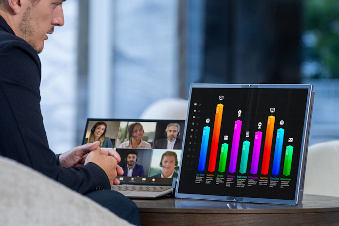 ASUS ZenScreen Fold OLED MQ17QH — первый в мире портативный монитор с гибкой OLED-панелью