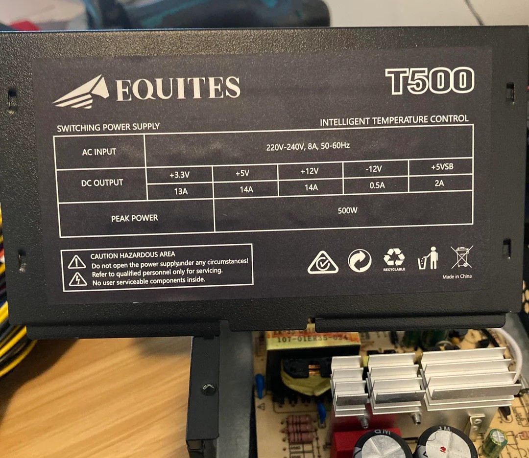 Блогер показал китайский БП с блоком железных опилок для увеличения веса