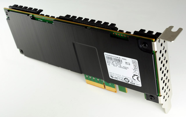 Samsung 3D V-NAND Flash