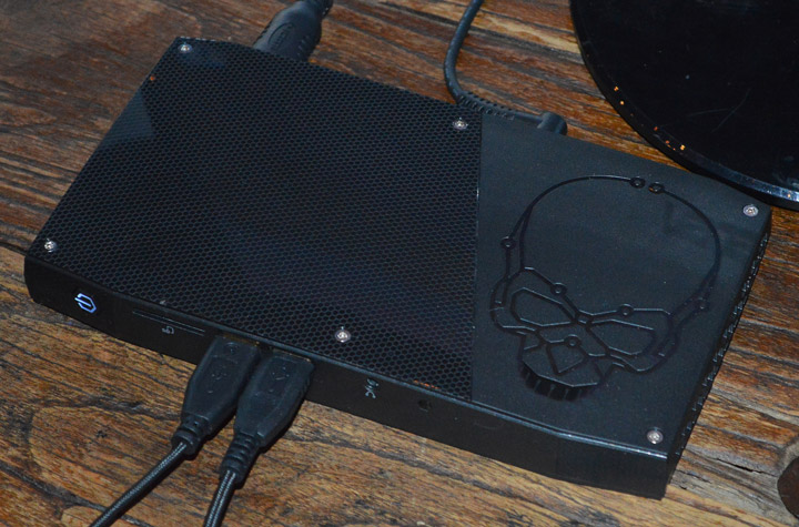 десктоп Intel Skull Canyon (NUC6i7KYK)